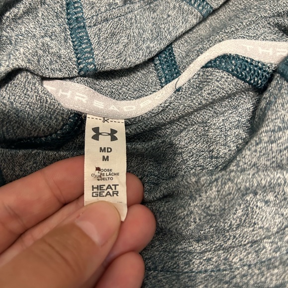 Women’s size medium Under Armor top - Picture 4 of 5